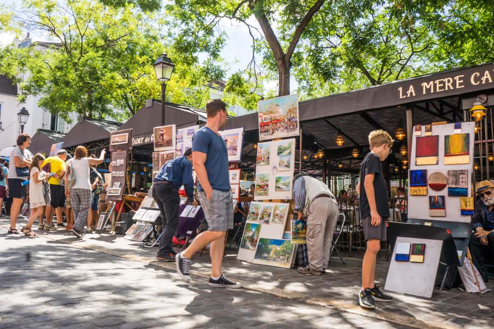 Paris: Walking Tour of Montmartre - Picking the right day: English vs German tour times