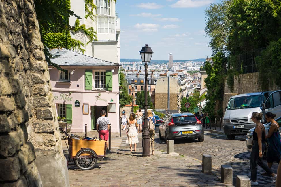 Paris: Walking Tour of Montmartre - Group size and the day-to-day reality of Montmartre