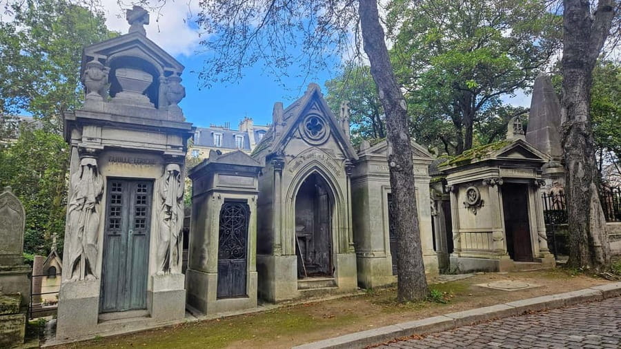 Père Lachaise Cemetery Tour, Tales from the Graves & Crepes - Why a Local Guide Changes Everything