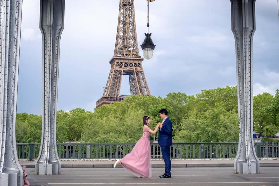 Photo session for couples with flowers around Eiffel tower - Your final results: 80 edited high-resolution photos