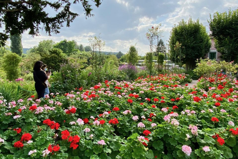 Private Giverny Monet’s House & Gardens Trip from Paris - Giverny Village Free Time: How to Spend It Without Wasting It