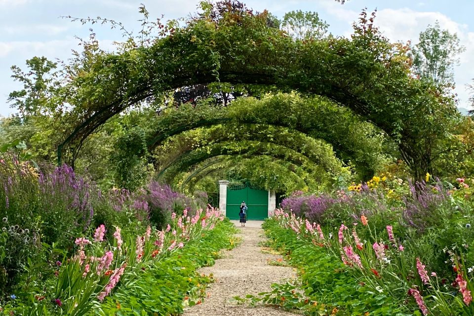 Private Giverny Monet’s House & Gardens Trip from Paris - Guided vs Basic Option: Choose the Kind of Attention You Want