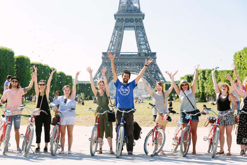 Private Highlights of Paris Bike Tour - The Eiffel Tower stop: best for first-timers and photo nerds