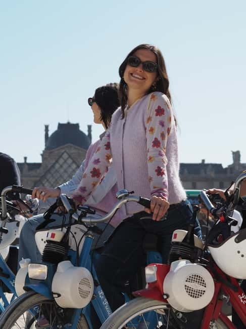 Solex Guided Tour of Chic Paris - Seine riverbanks: the scenic stretch you’ll actually remember