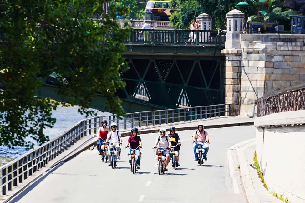 Solex Guided Tour of Intellectual Paris - Paris, but with wind in your hair: the Solex tone of the tour