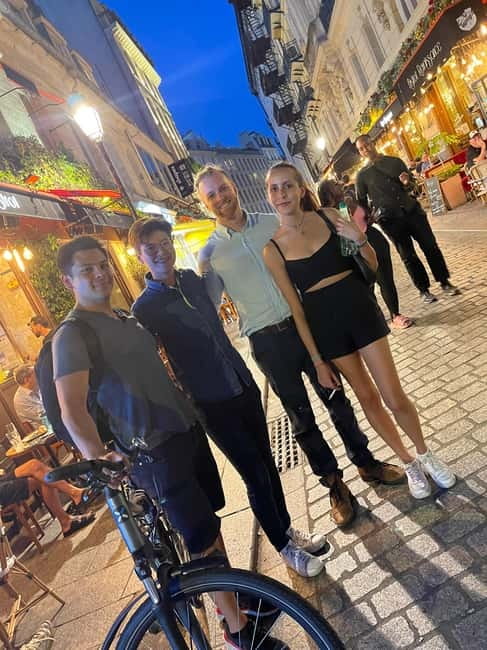 Solo travelers Meetup:A cultural stroll,Drinks & socializing - Should You Book This Paris Solo Social Stroll?