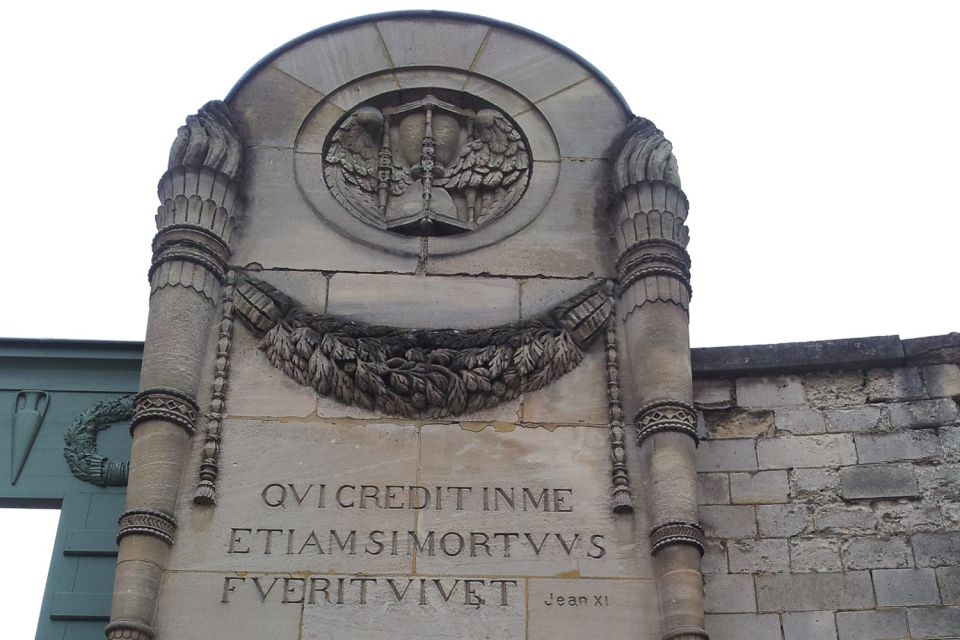 The Père Lachaise Cemetery: Guided 2-Hour Small-Group Tour - Practical tips to make it smoother