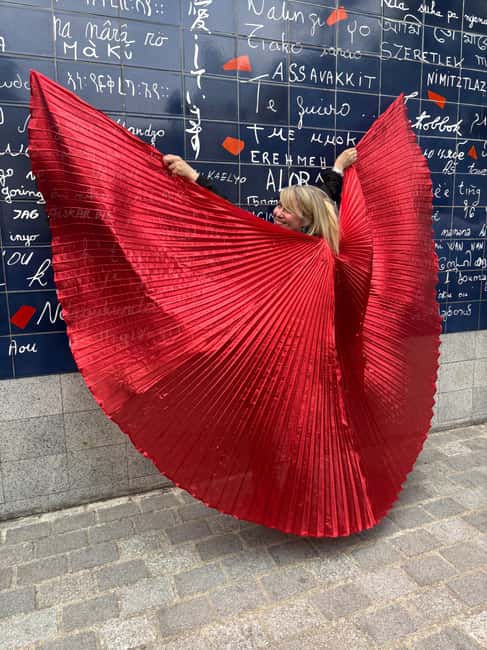 The voice of Montmartre is a must-see in Paris - What you actually hear: opera arias, sacred songs, French classics, and 14-language singing