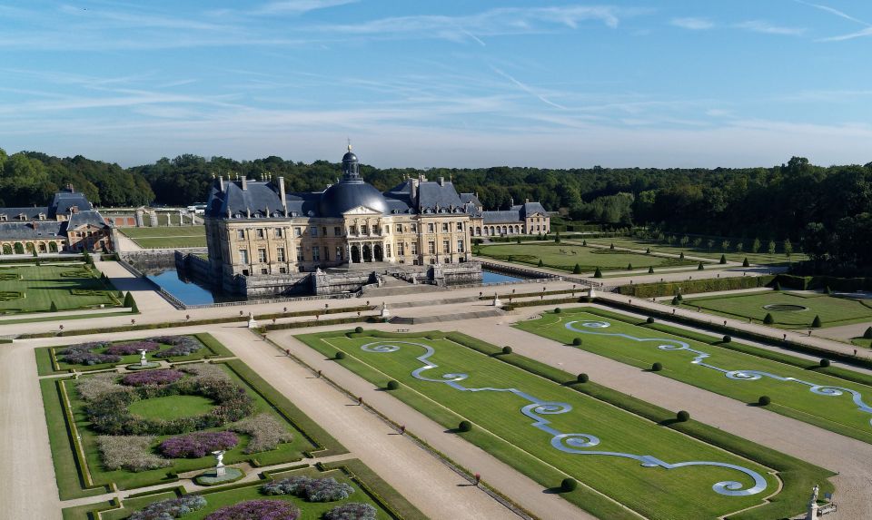 Vaux le Vicomte Chateau Entry Ticket and Chateaubus Transfer - Vaux-le-Vicomte: the Versailles prequel you can see in one morning